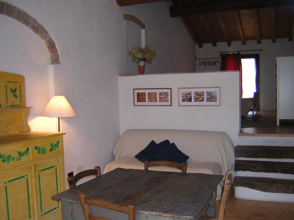 Agriturismo Trebisonda Country Resort Monzambano Quarto foto