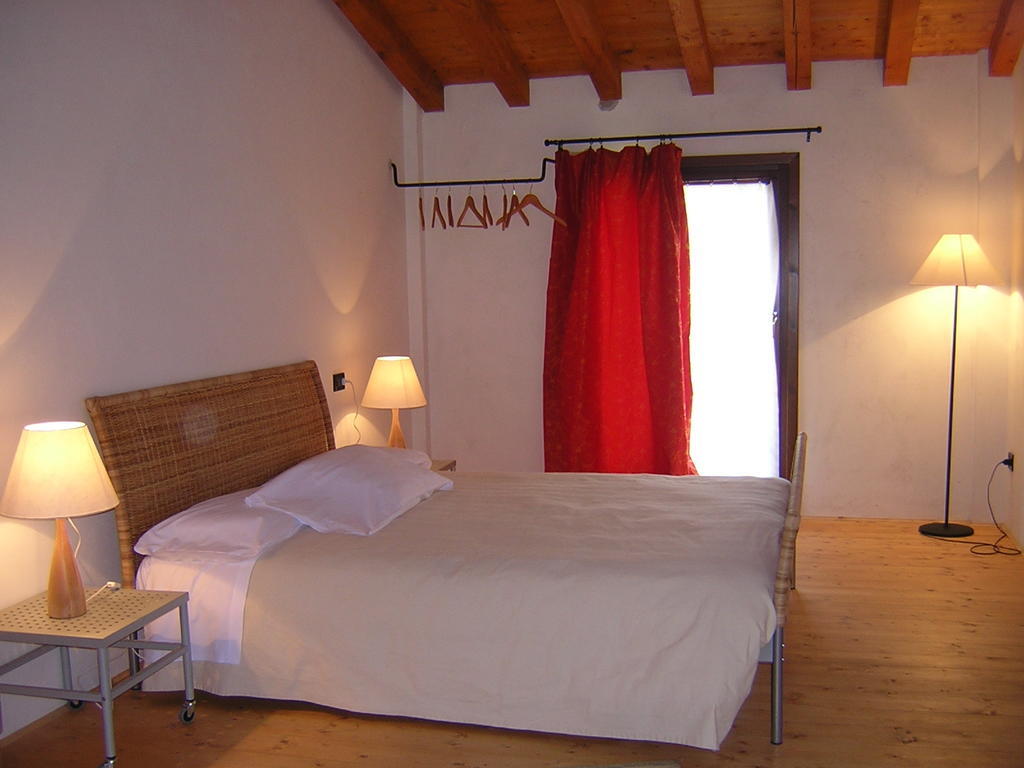 Agriturismo Trebisonda Country Resort Monzambano Quarto foto